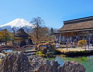 Tuyết rơi sớm trên đỉnh Phú Sĩ