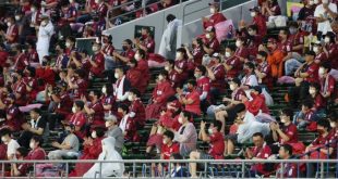 Người dân Nhật Bản bất chấp Covid-19 để vào sân xem bóng chày