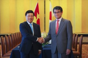 Phó thủ tướng, Bộ trưởng Ngoại giao Phạm Bình Minh và Ngoại trưởng Nhật Bản Taro Kono trong cuộc gặp tại Tokyo. Ảnh: Bộ Ngoại giao.